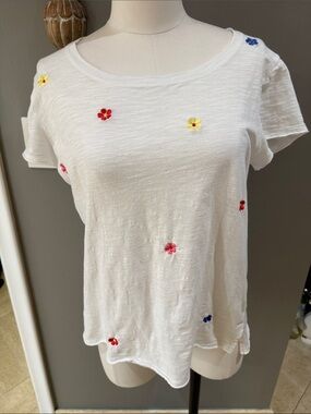 CHARLIE B White Short-Sleeve Tee with Multicolor Floral Embroidery